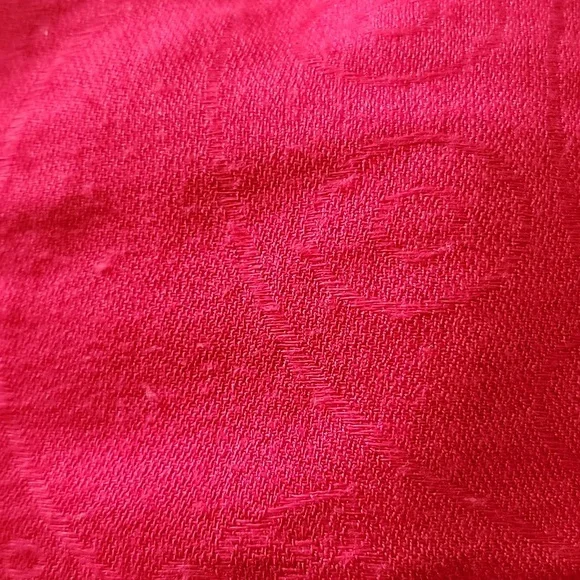 Cashmere Paisley Scarf with Fringe Red - Picture 9 of 9